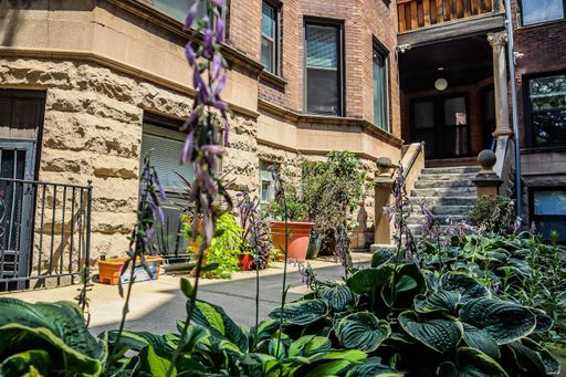 NEWLY RENOVATED & PRIME LOCATION 4bd/1ba: 3 blocks to Rush/Med Center! – photo 1