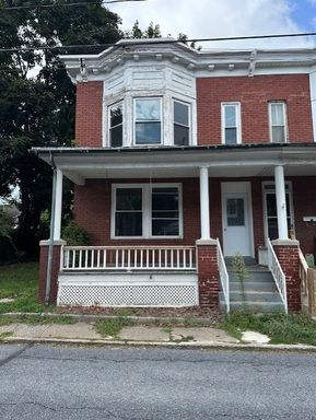 3 Bedroom, 2 Bathroom Row Home For Rent In Harrisburg, PA/Central Dauphin School District. – photo 1