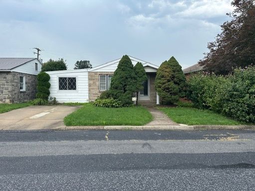 Discover this 4-bedroom, 1-bathroom ranch home in Harrisburg, PA, located in the Central Dauphin School District. – photo 1