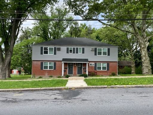 Camp Hill School District 1st Floor 2 Bedroom 1 Bathroom Apartment!!