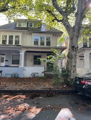 Spacious 4-Bedroom, 2-Bathroom Row Home For Rent in Harrisburg School District. – photo 1