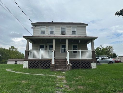 2-bedroom, 1-bathroom 1st floor apartment in Jonestown, PA/Lebanon School District.