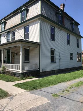 *COMING SOON* Spacious Victorian 5-Bedroom Home with Central Air and Large Yard – photo 1