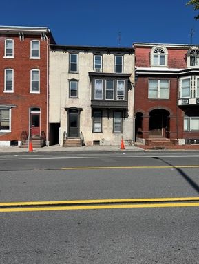 Located in Carlisle, PA, This 2-Bedroom, 1-Bath 3rd Floor Apartment Offers Straightforward, Comfortable Living in The Carlisle School District.