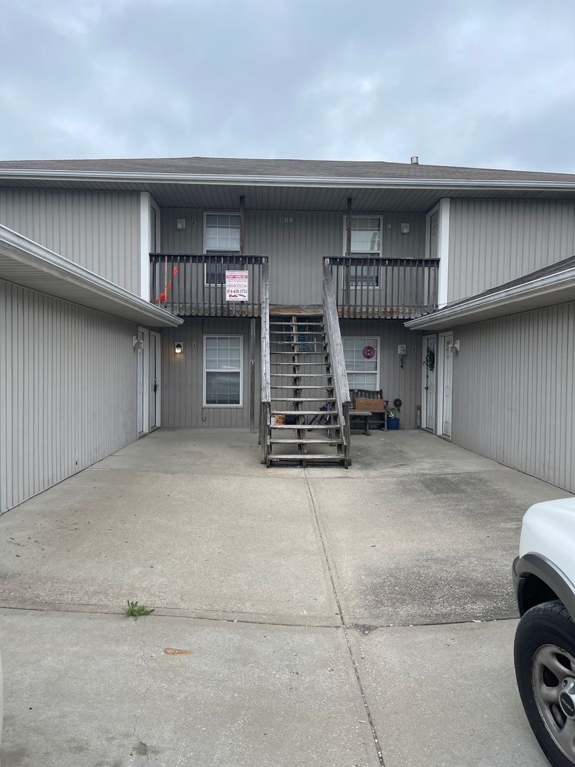 Trimble Apartment: 601-643 Port Arthur Rd