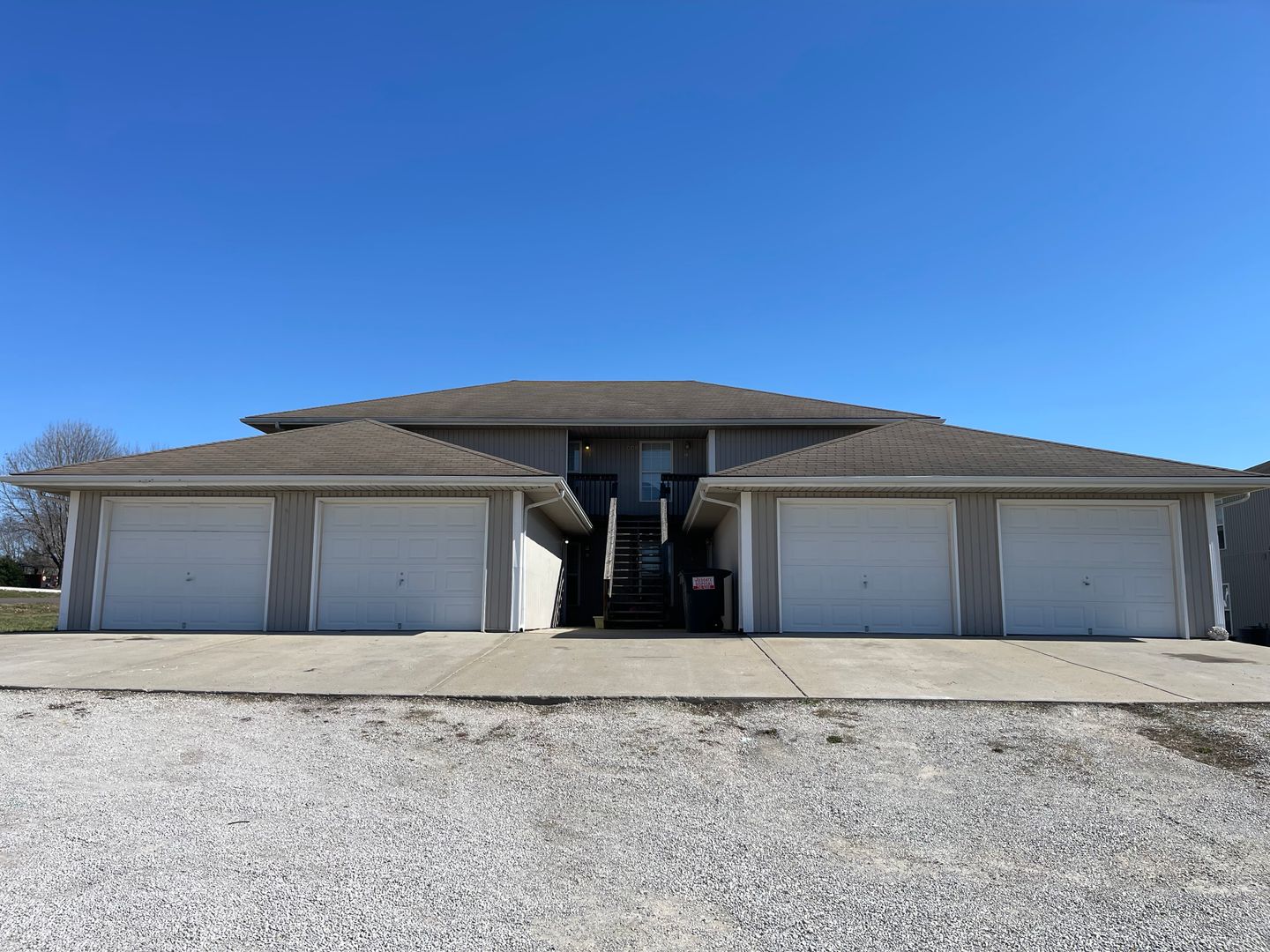 Trimble Apartment: 601-643 Port Arthur Rd