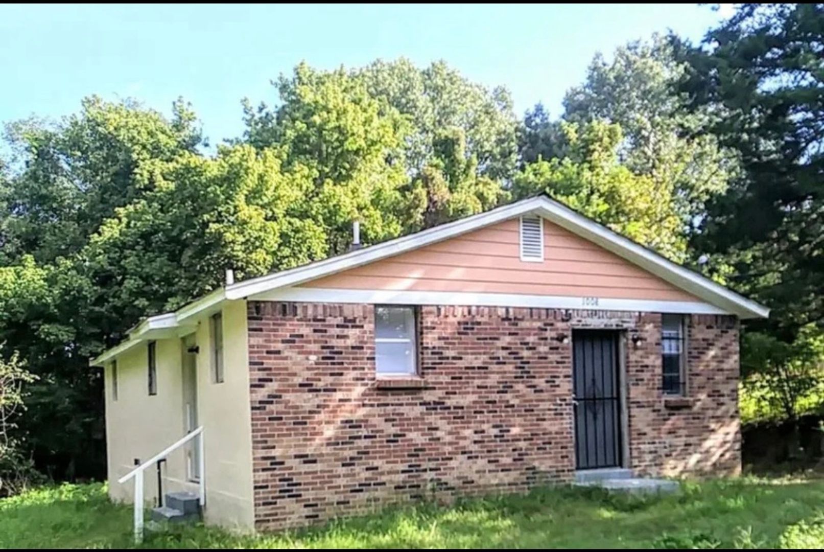Memphis House: 1008 Walk Road