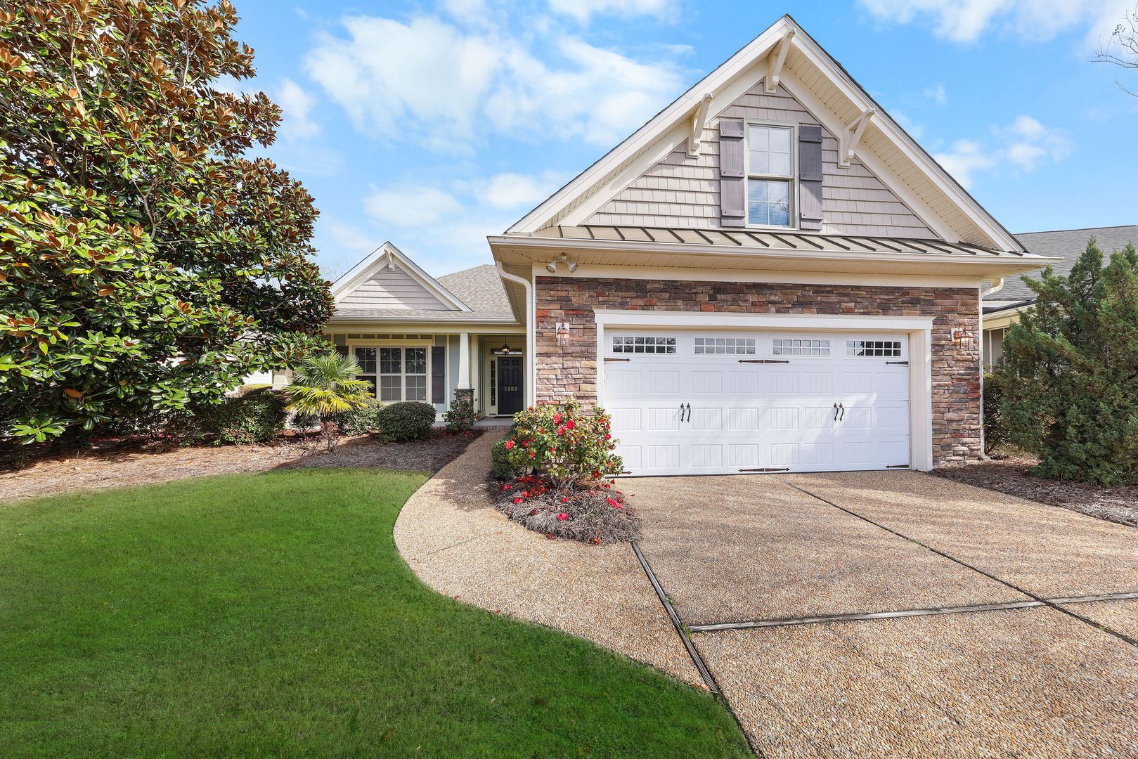 LELAND House: 2202 EAST OAK BRIDGE WAY