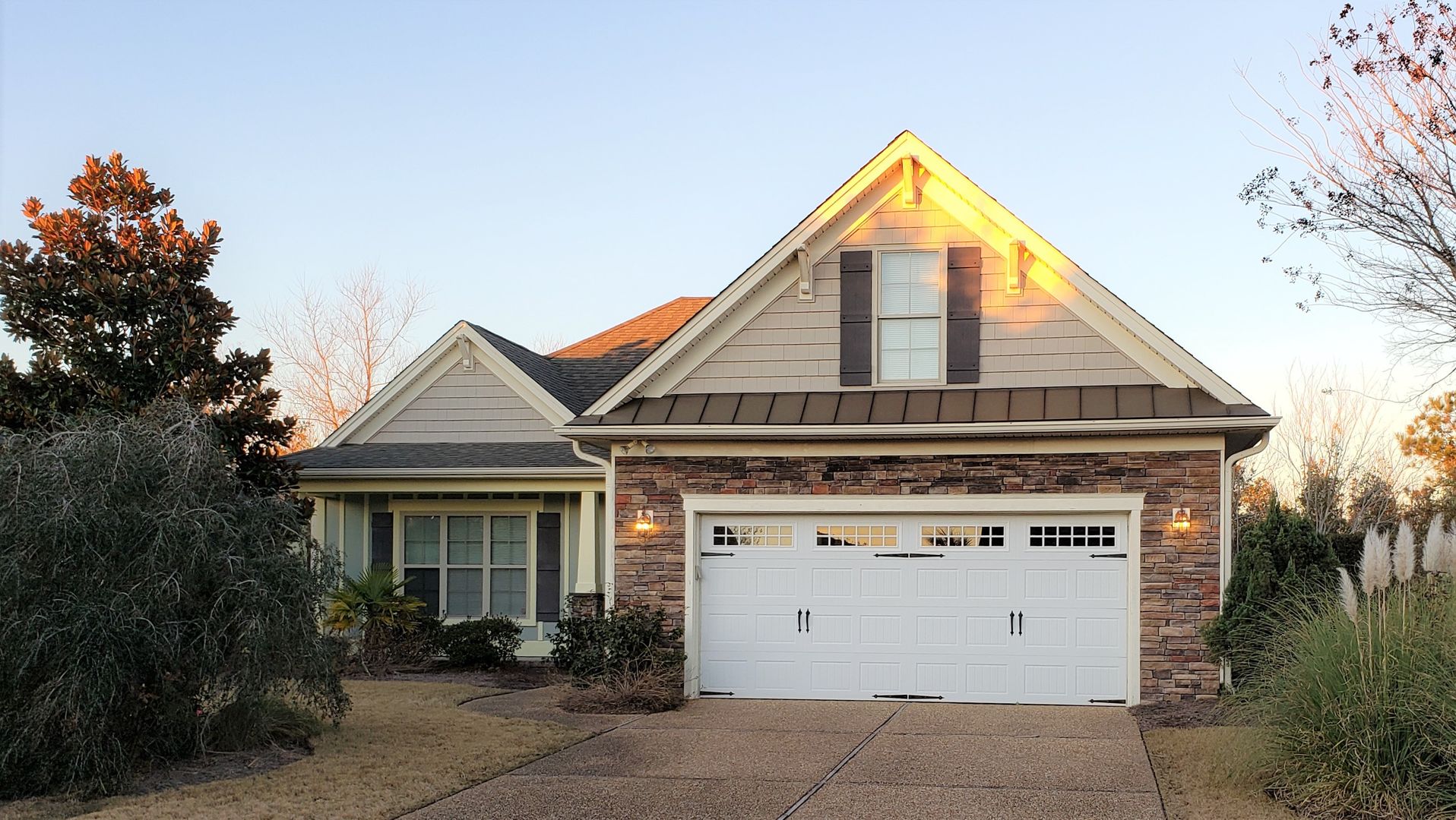 LELAND House: 2202 EAST OAK BRIDGE WAY