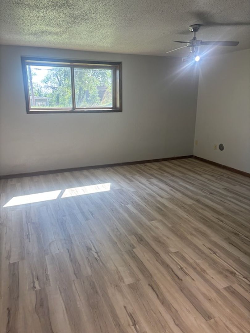 Sioux Falls Apartment: 930 N Dakota Ave