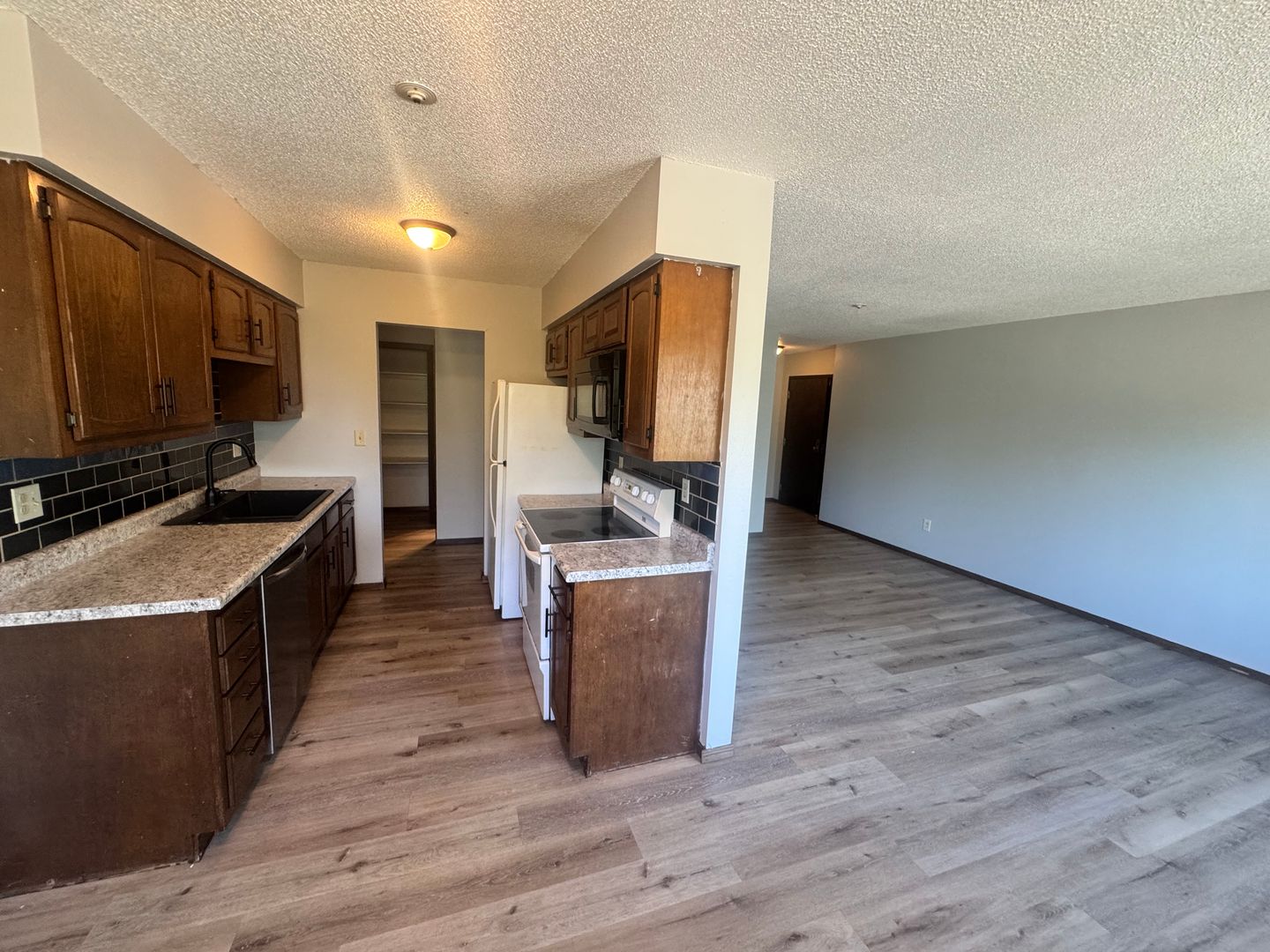 Sioux Falls Apartment: 100 S Prairie Ave 6