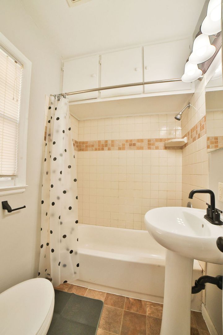 Sioux Falls House: 715 S West Ave