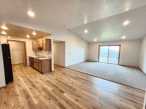 2-Bed, 1-Bath with Private Deck and Attached Garage with Most Utilities Included - Vaulted Ceilings – photo 1
