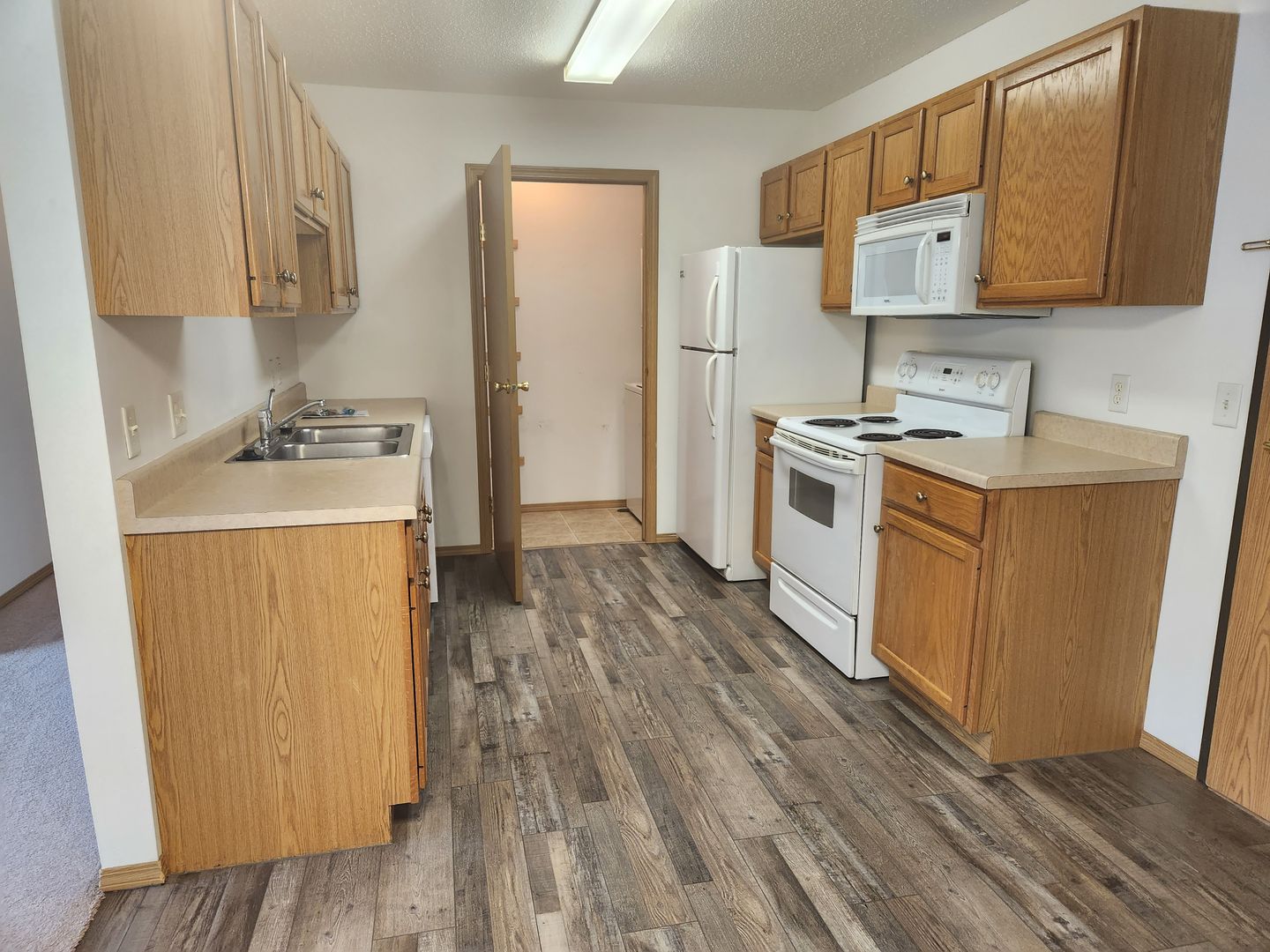 SIOUX FALLS Apartment: 3225 S. SYCAMORE AVE.