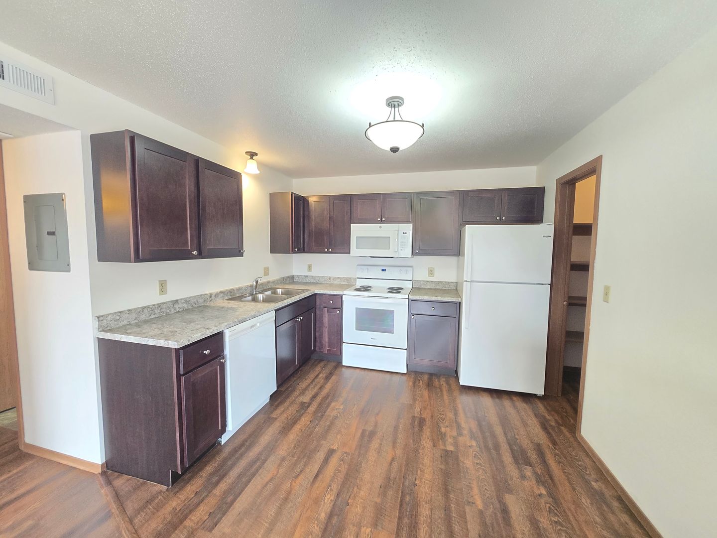 SIOUX FALLS Apartment: 2400 S. SYCAMORE AVENUE