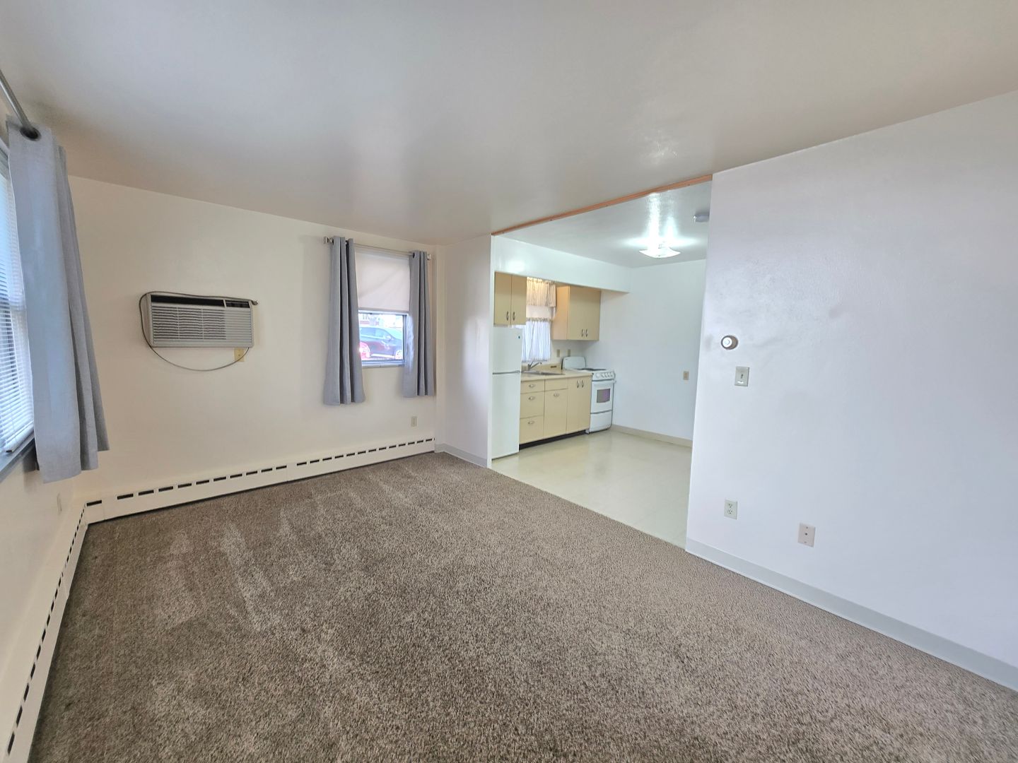Sioux Falls Apartment: 2410 W Kenwood Manor