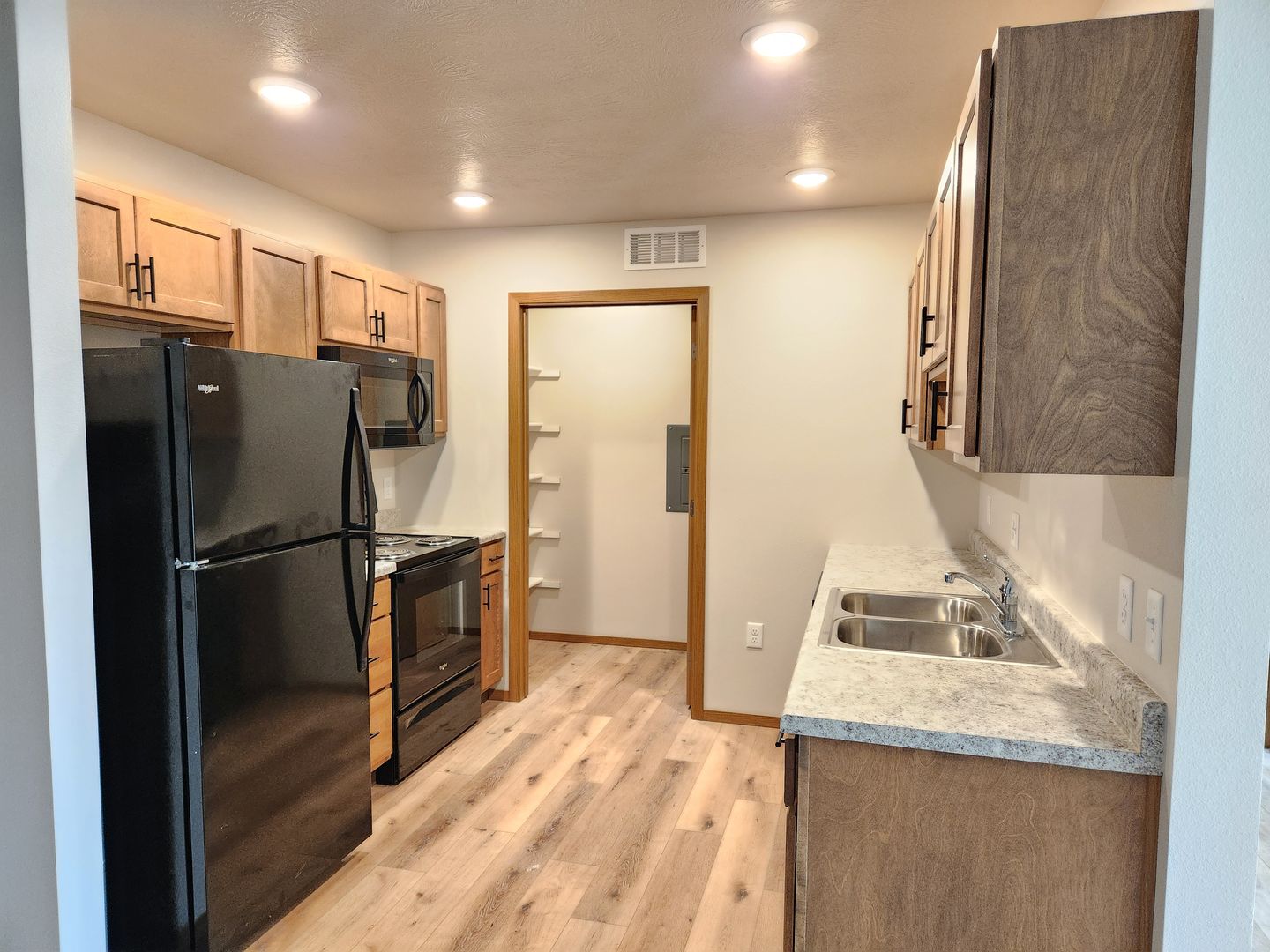 Sioux Falls Apartment: 3600 S. Linedrive Avenue