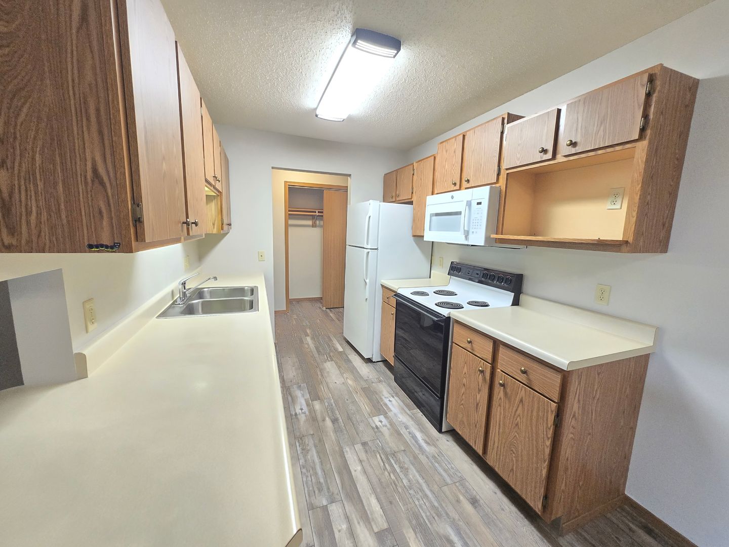 SIOUX FALLS Apartment: 6500 W. 43RD ST.
