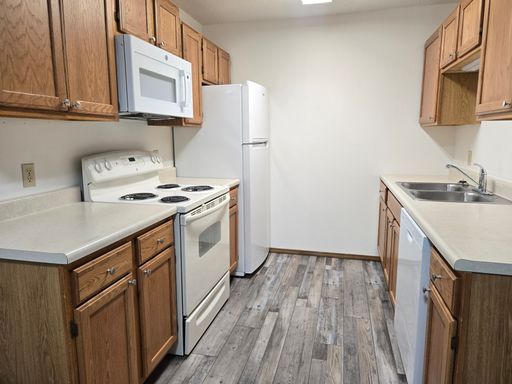 Updated 2 Bedroom Apartment in East Sioux Falls – Corner Unit with Private Deck - Most Utilities Paid – photo 1