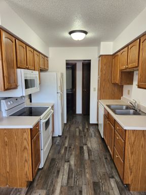 Spacious & Stylish 2 Bed, 1.5 Bath Apartment in East Sioux Falls – photo 1