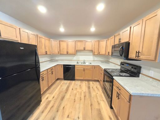 Roomy 2 Bed with Abundant Kitchen Storage & Private Patio – Garage & Utilities Included! – photo 1
