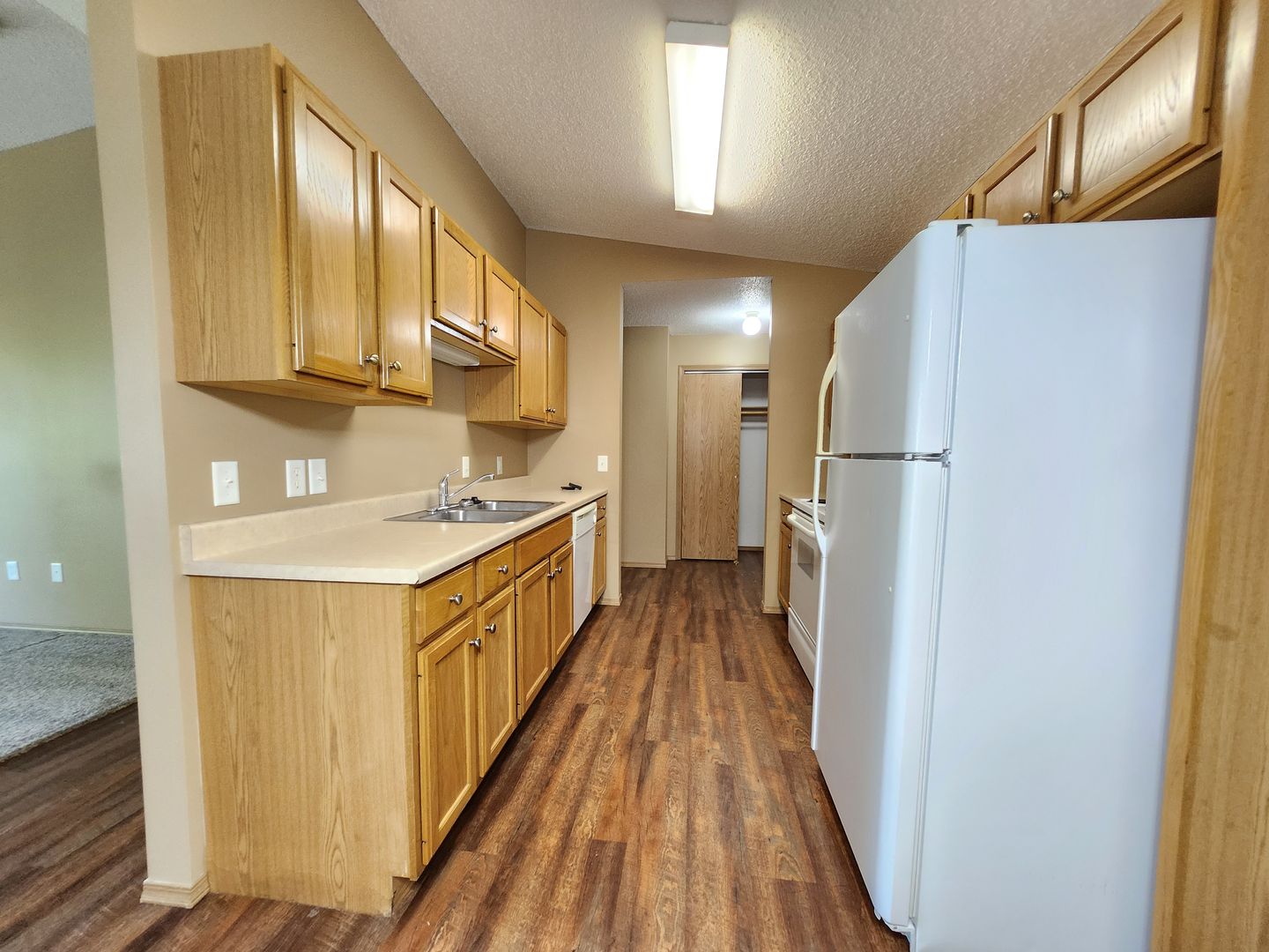 SIOUX FALLS Apartment: 3219 S. SYCAMORE