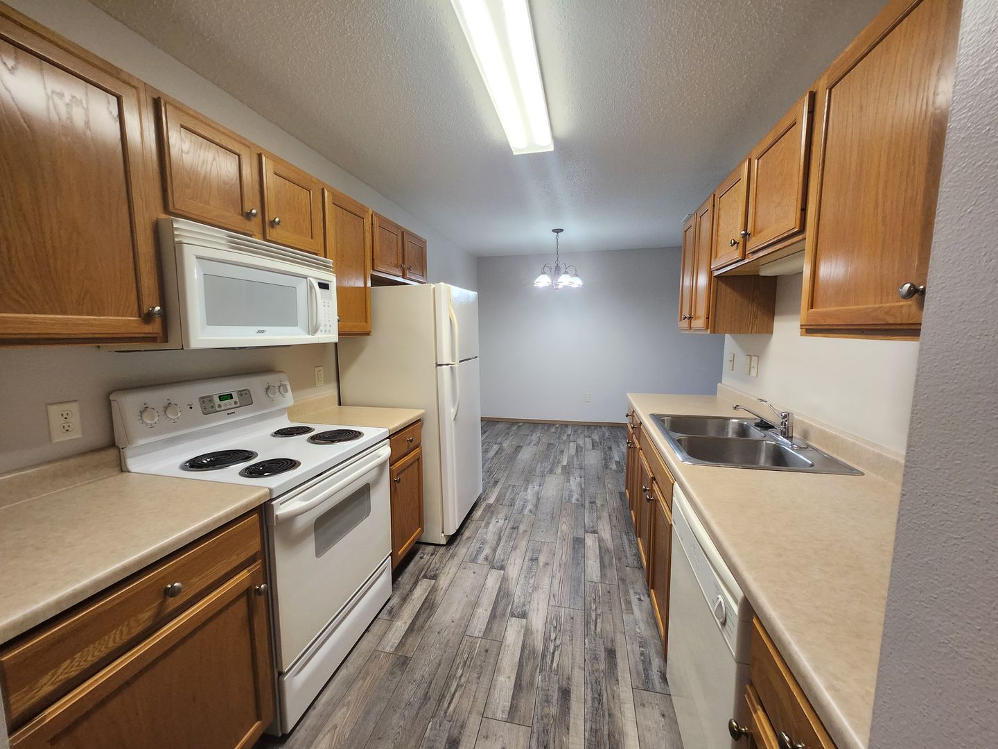 SIOUX FALLS Apartment: 3219 S. SYCAMORE