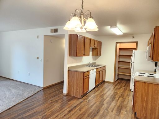 Spacious 2 Bed, 2 Bath Apartment with Attached Garage in Desirable East Sioux Falls – photo 1