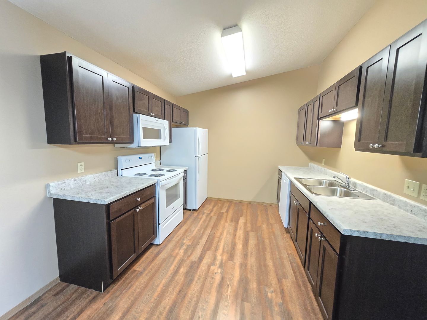 SIOUX FALLS Apartment: 5811 W. CHRISTOPHER PLACE