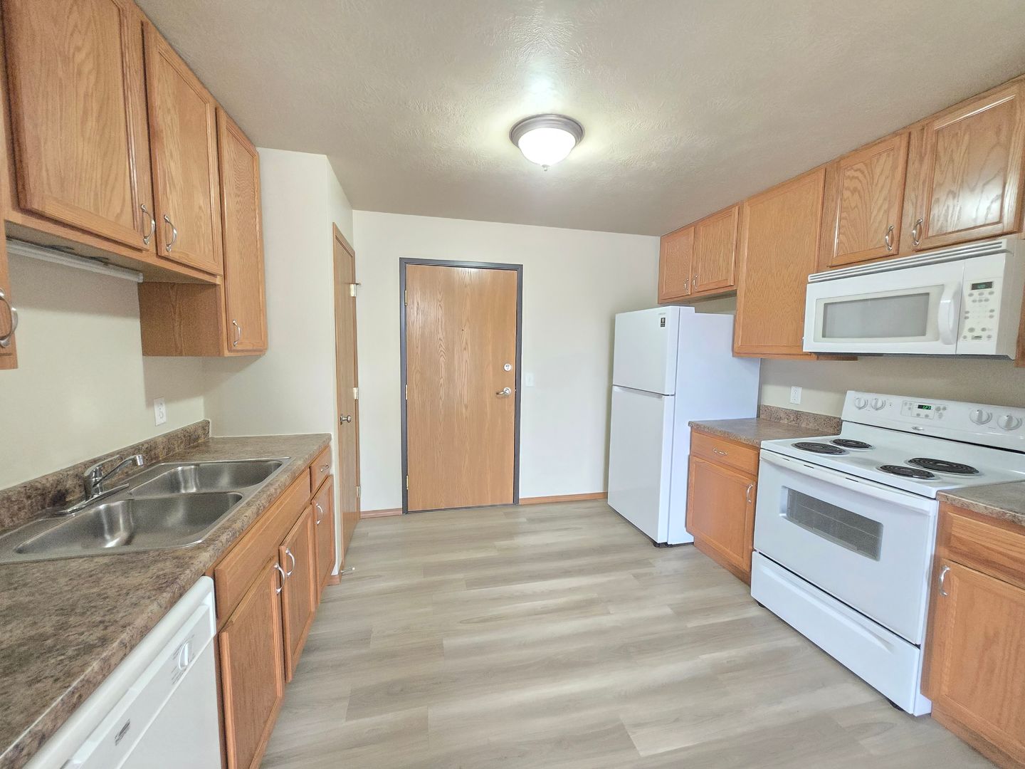 Sioux Falls Apartment: 2801 E Madison St