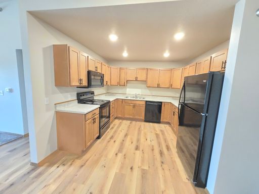 Roomy 2 Bed with Abundant Kitchen Storage & Private Patio – Garage & Utilities Included! – photo 1