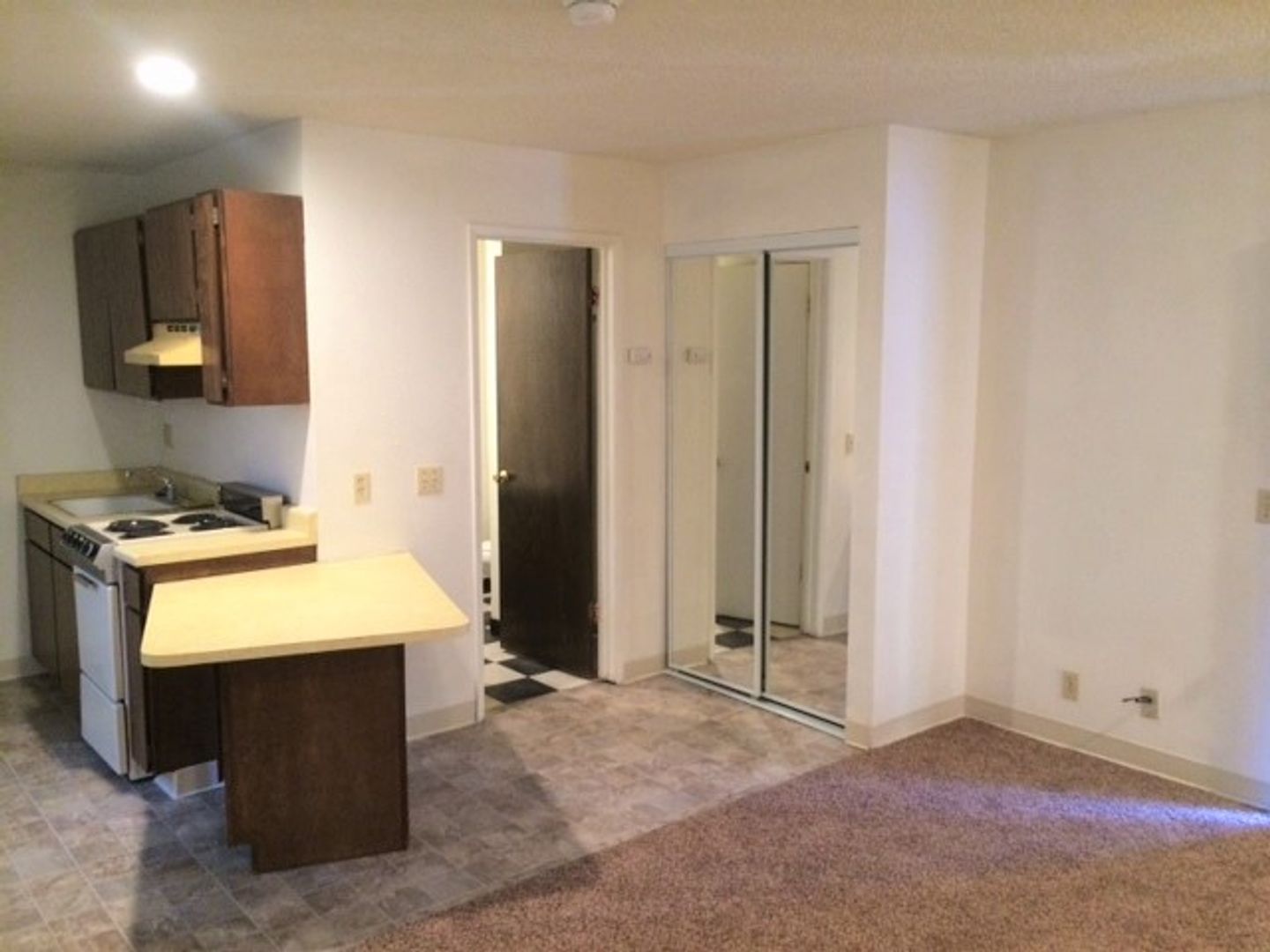Chico Apartment: 940 Walnut Street