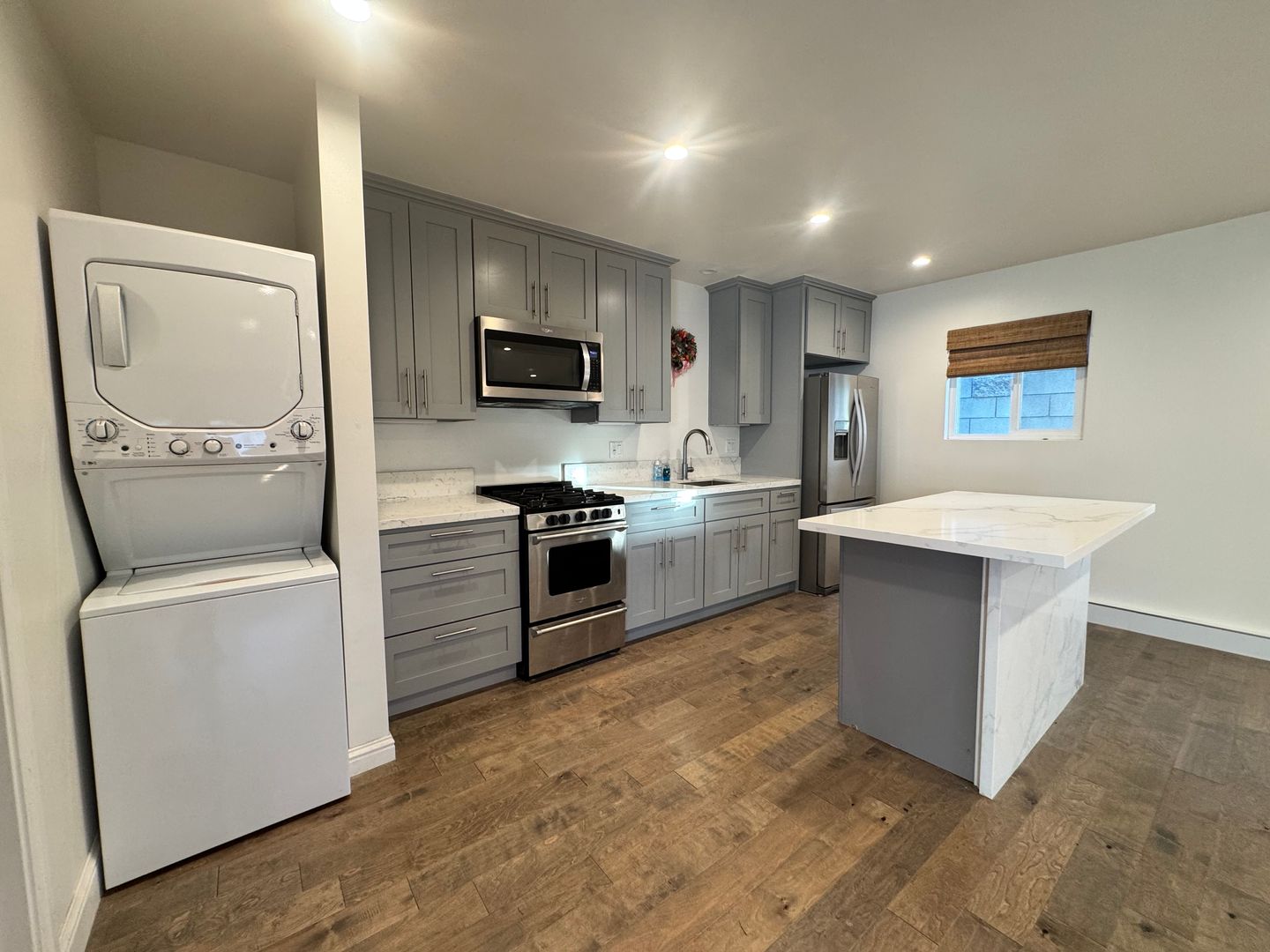 canoga park Multiplex: 7842 Woodlake Ave