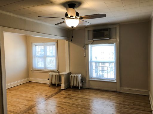 Large 1br on 3rd floor – photo 1