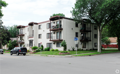 1st floor 1br in Small Building – photo 1
