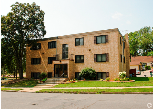 Renovated 2 bedroom – photo 1