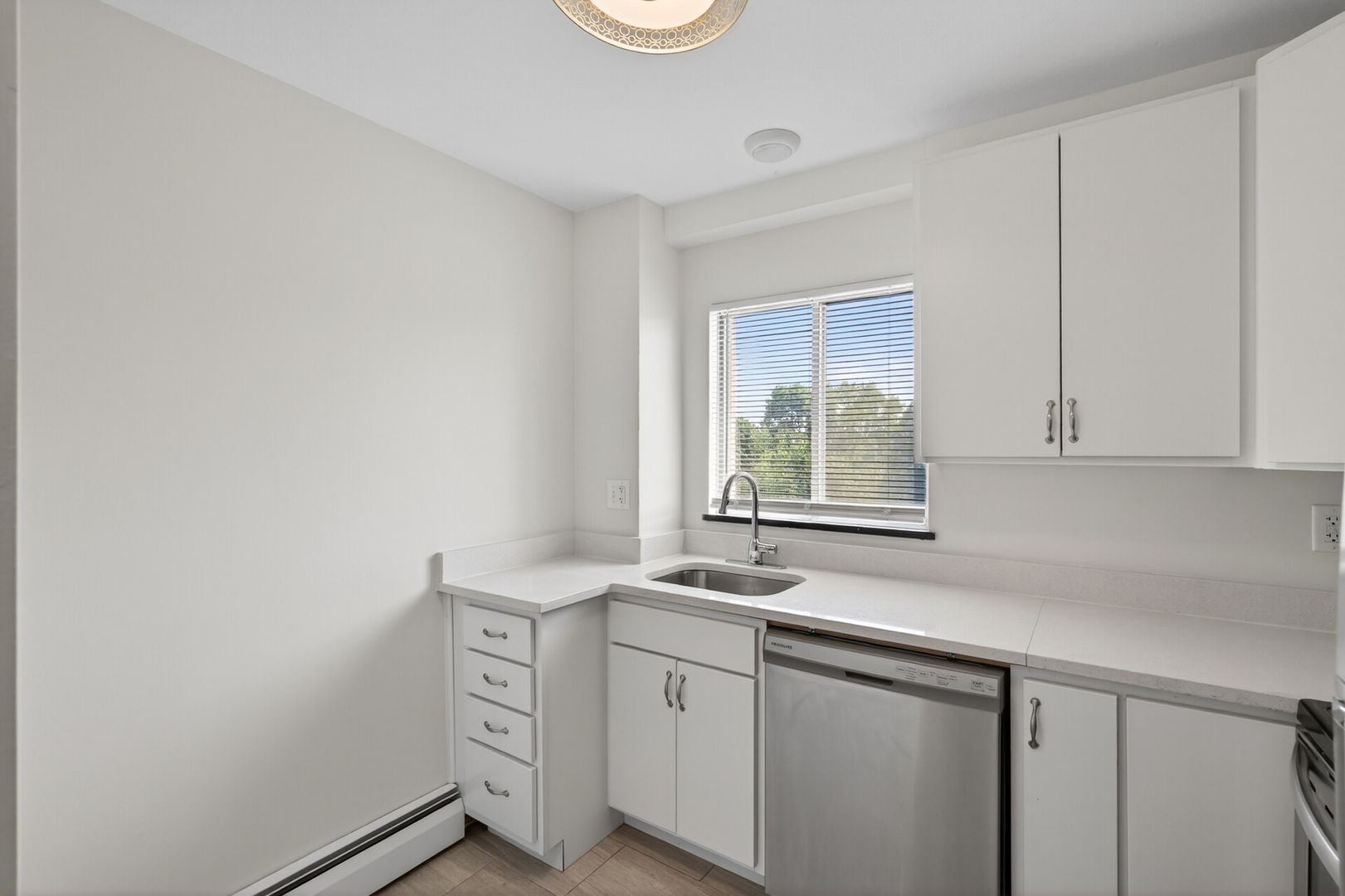 MINNEAPOLIS Apartment: 2915 West 50th Street