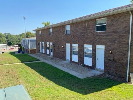 Two Bedroom Townhouse with 1.5 Baths and Garage!