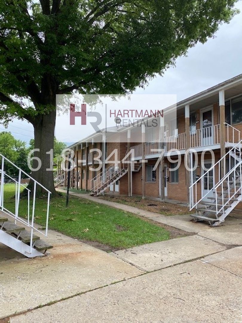 Collinsville Apartment: 623 St. Louis Rd.