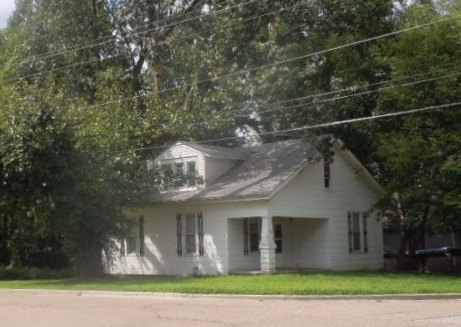 Collinsville House: 501 N. Hesperia