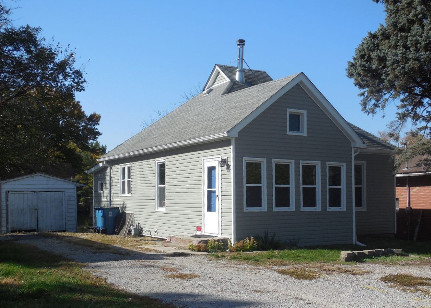 Collinsville House: 522 High School