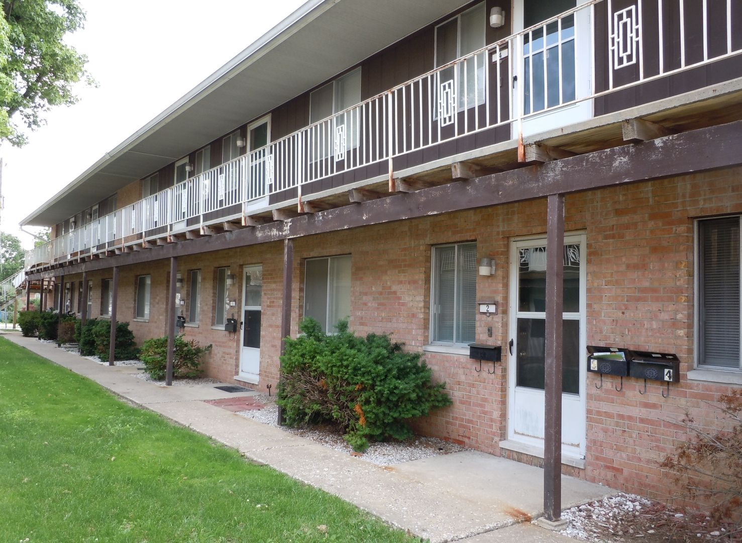 Collinsville Apartment: 214 Church