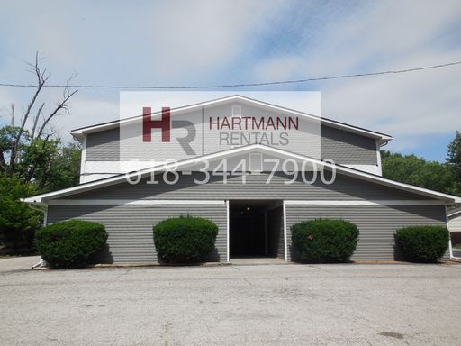 Two Bedroom 1.5 Bath Condo with Laundry hookups!! – photo 1
