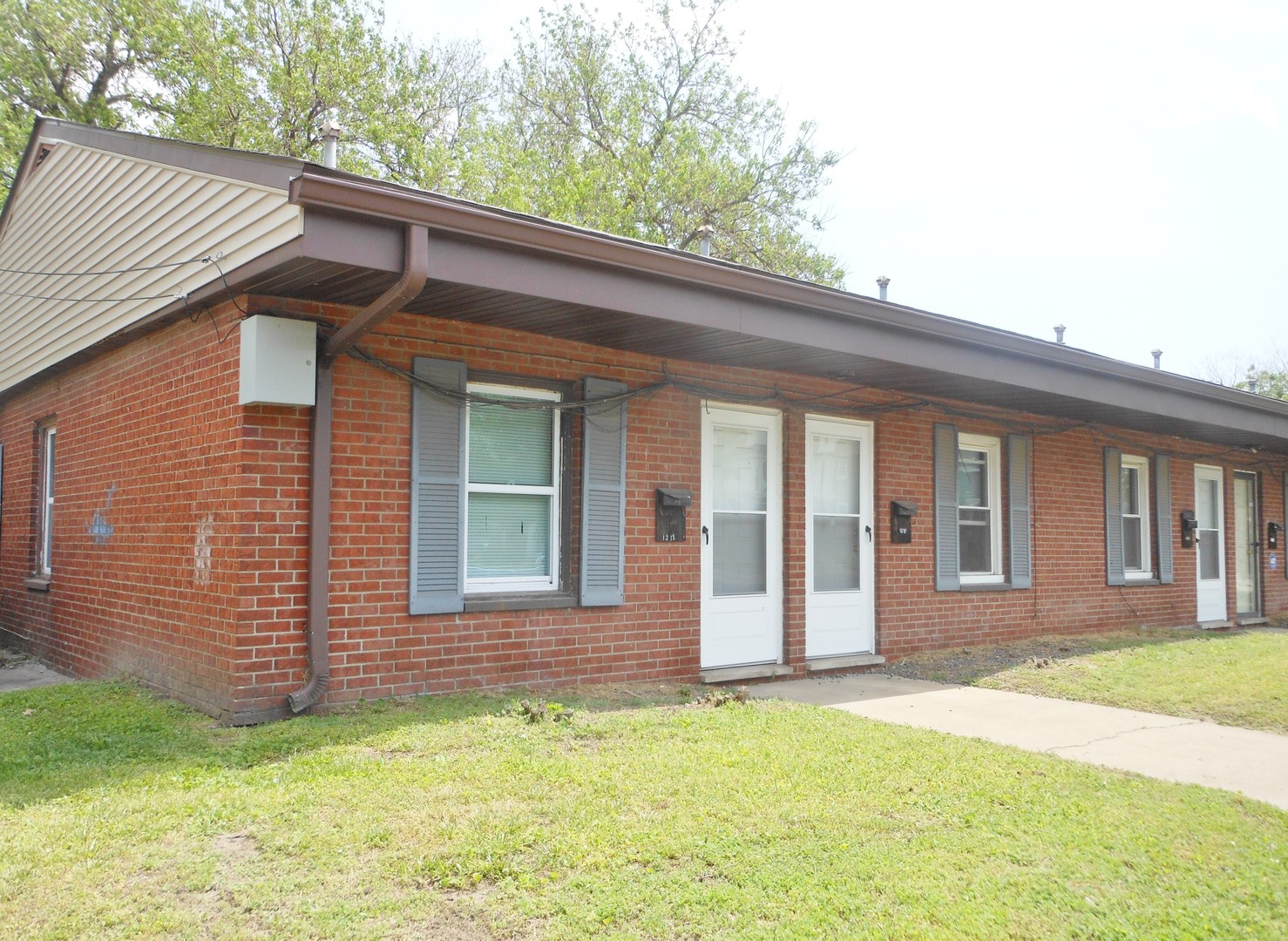 Granite City Apartment: 1215 22nd St.