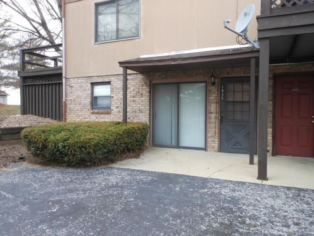 Collinsville Condo: 1935 Ramada Blvd.