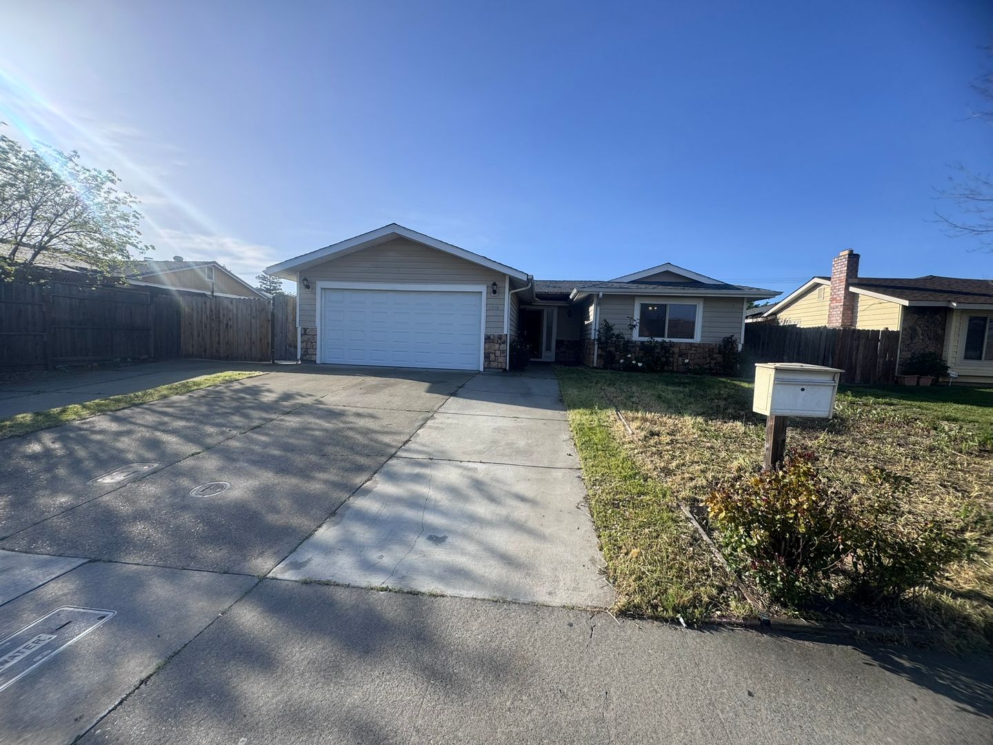 Sacramento House: 6348 Glenhills Way