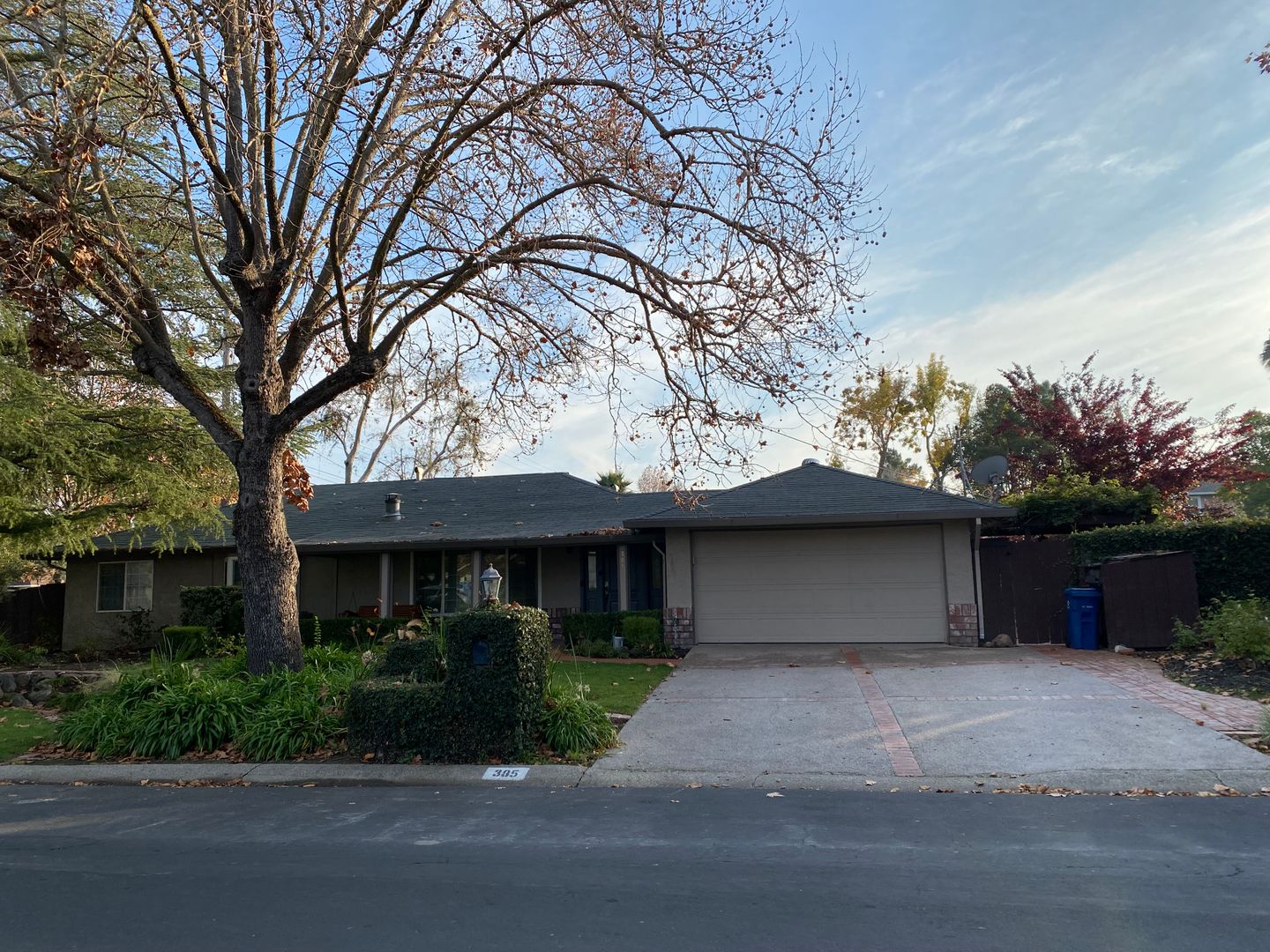 Pleasant Hill House: 385 Maureen Lane