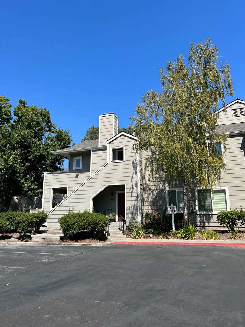 San Ramon House: 318 Norris Canyon Ter