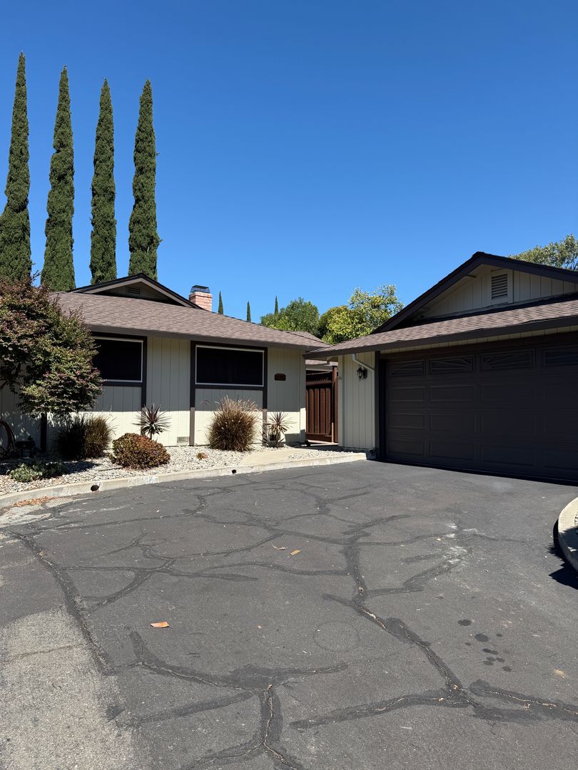 Concord House: 5447 Anselmo Ct