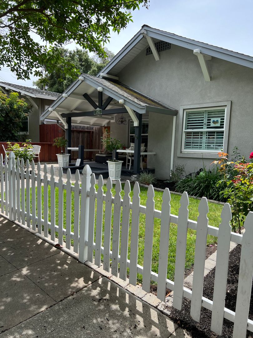 Martinez House: 1422 Court Street